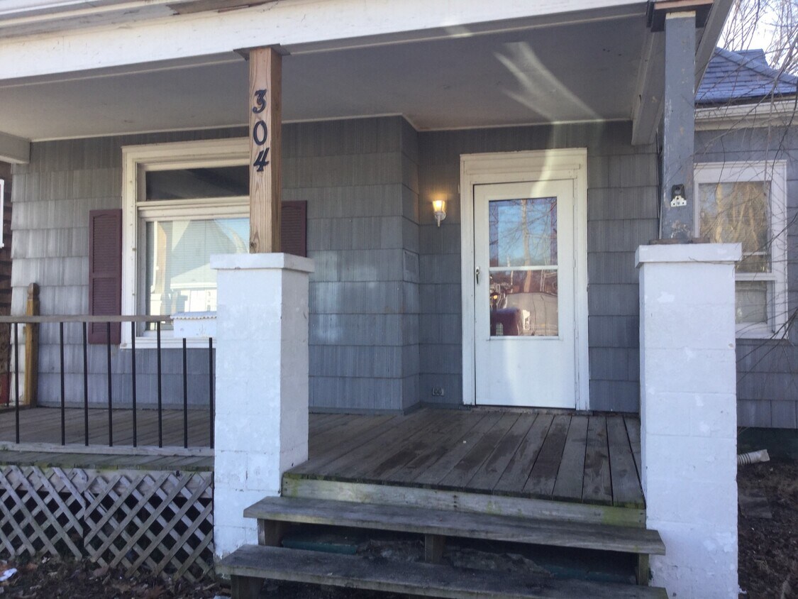 Primary Photo - 304 E Corrington Ave