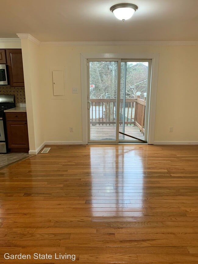 Building Photo - 3 br, 2.5 bath House - 4 Dandridge Dr