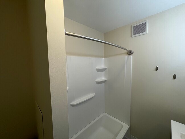 Bathtub - 323 Spruce St