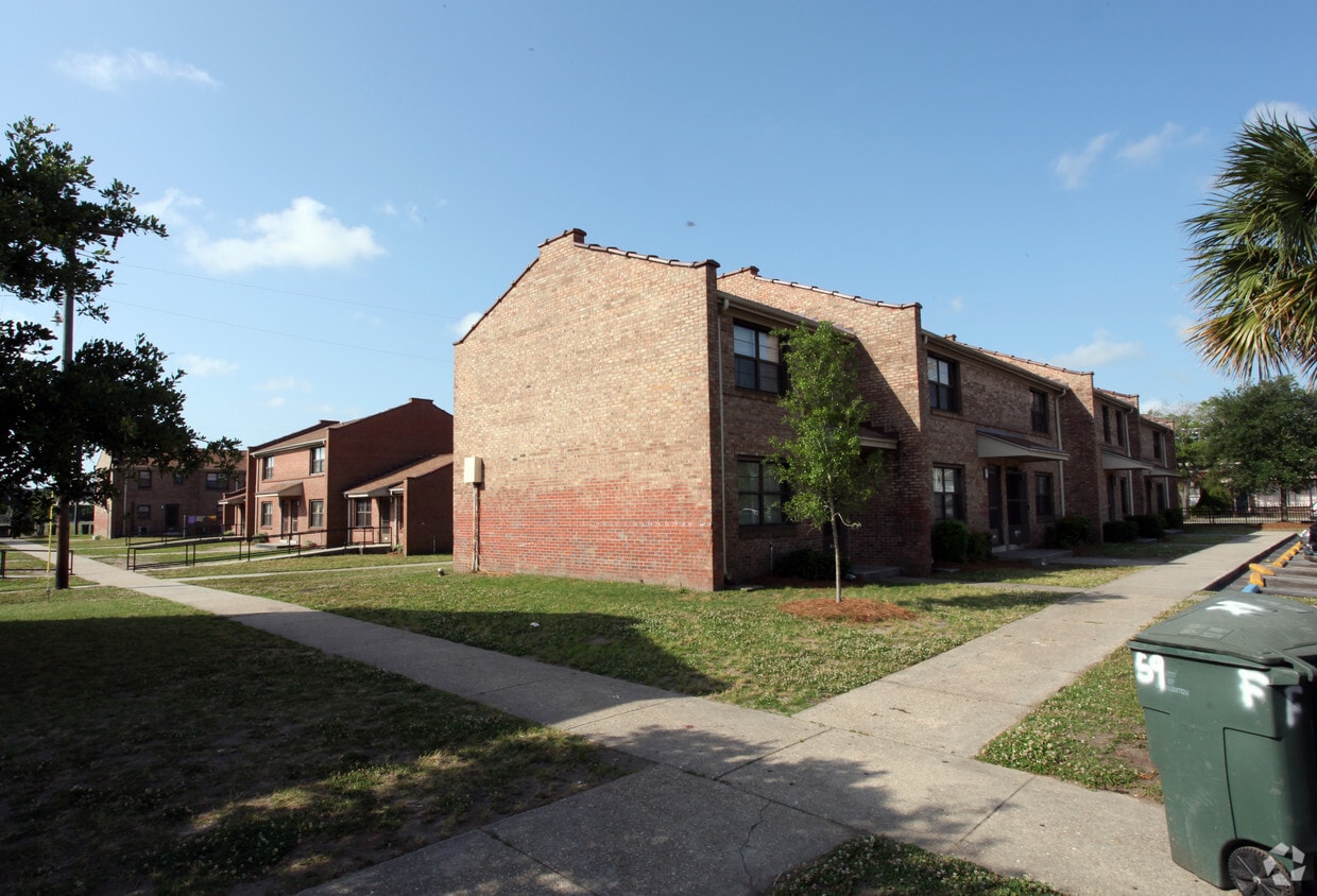 Building Photo - 59-61 Romney St