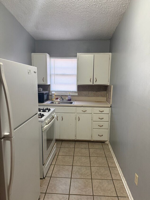 Building Photo - Charming Apartment In Charming Town