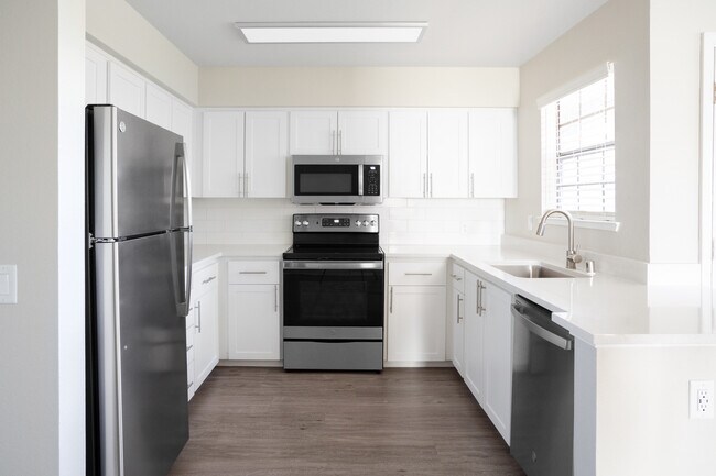 Crea comidas y recuerdos en tu cocina moderna. - Slate Creek