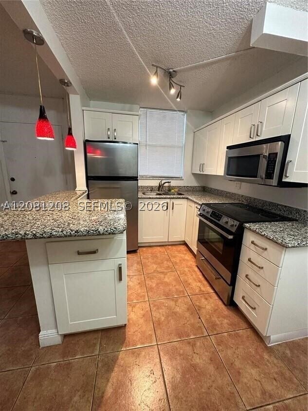 Building Photo - 1801 S Treasure Dr