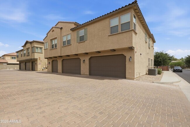 Foto del edificio - 14870 W Encanto Blvd