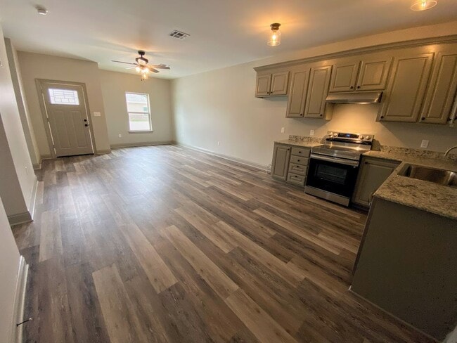 Building Photo - 2BR/2BA Duplex in Westlake – All-Inclusive Utility Option Available!