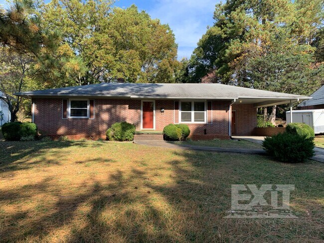 Building Photo - Cozy 2 Bedroom, 1 Bath Home