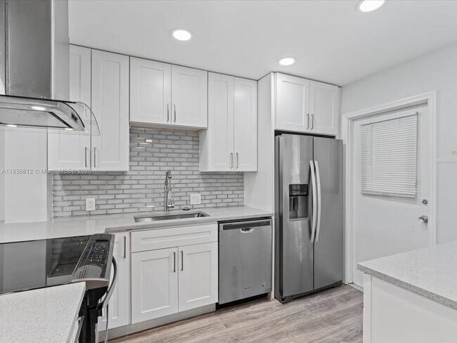 Foto del edificio - 3150 N Palm Aire Dr