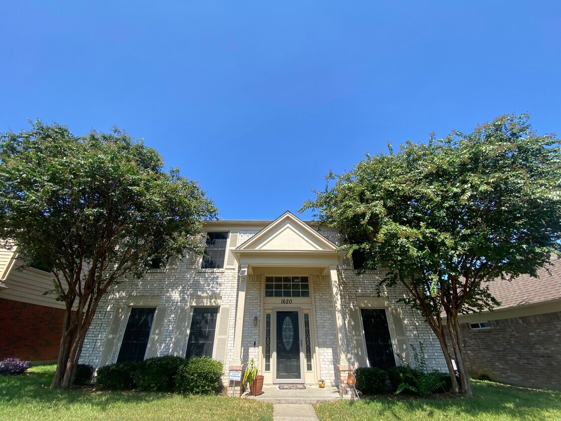 Foto principal - 1620 High Pointe Ln