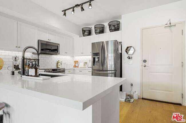 Building Photo - 12655 Bluff Creek Dr
