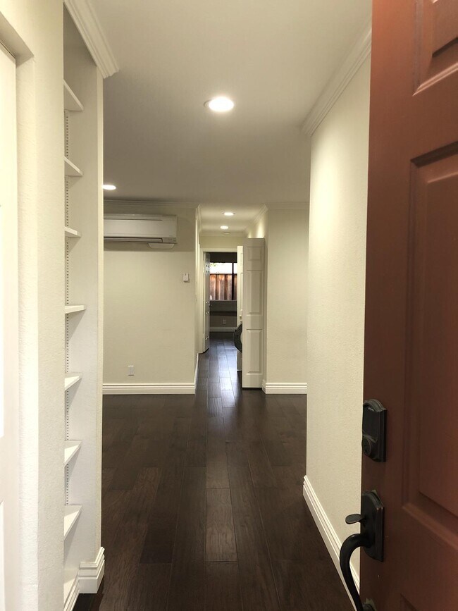 EntryViewPoint - 431 Northlake Dr