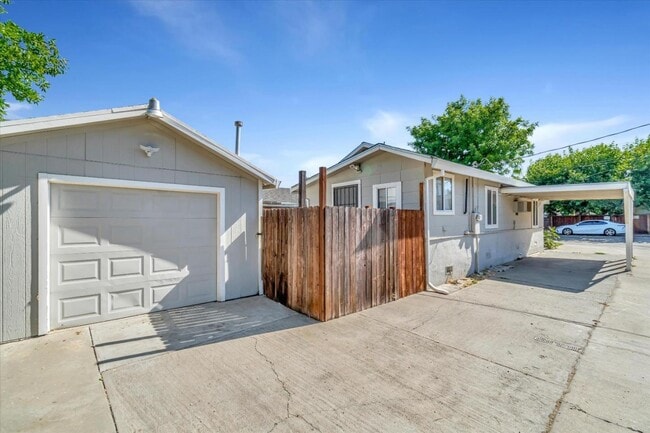 Building Photo - 5820 Dewey Blvd