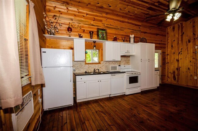 Foto del edificio - 208 N Main St