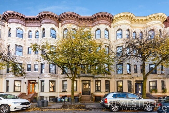 Building Photo - Lovely 2 BED in Park Slope near Prospect Park