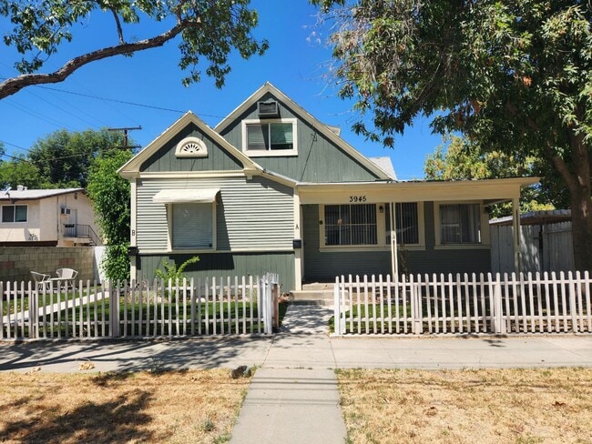 Duplex - 3945 Cedar St
