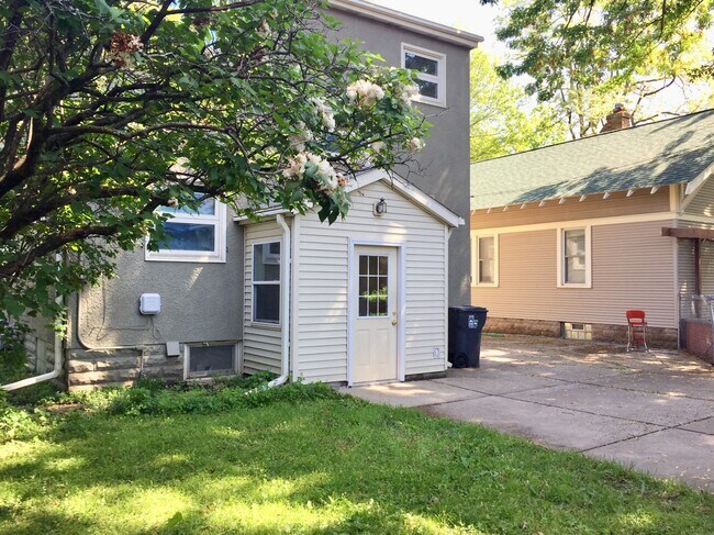 Foto del edificio - 1448 Albany Ave