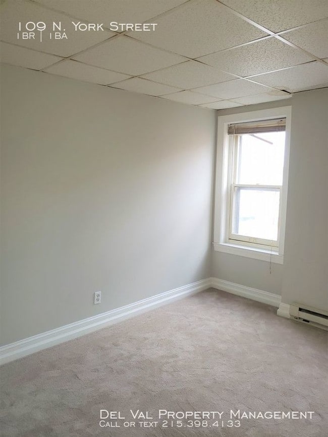 Building Photo - 109 N York St