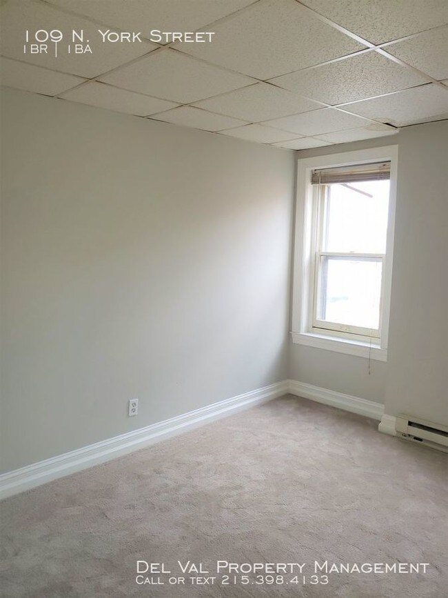Foto del edificio - 109 N York St