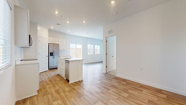 Building Photo - 3231 Carambola Ave