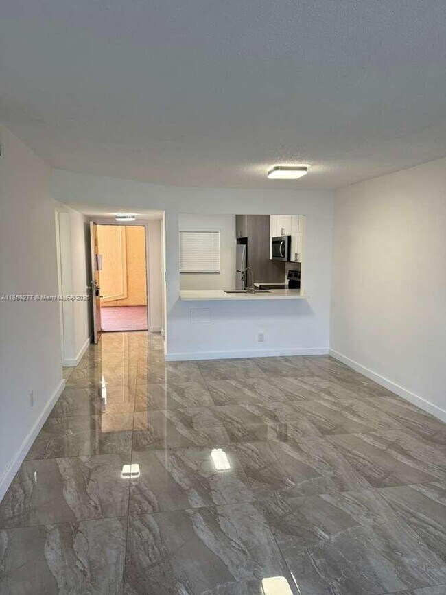 Foto del edificio - 3199 Foxcroft Rd