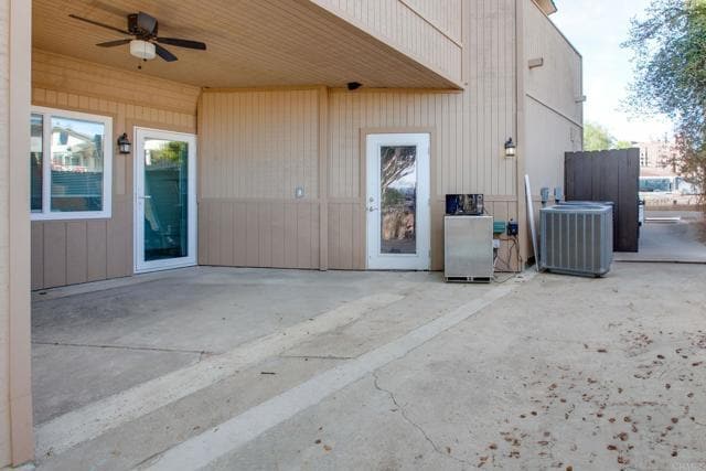 Building Photo - 2916 Anaheim St