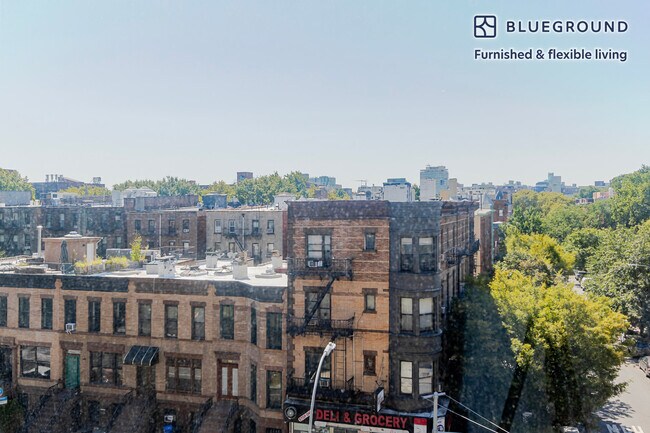 Foto del edificio - 325 Lafayette Ave