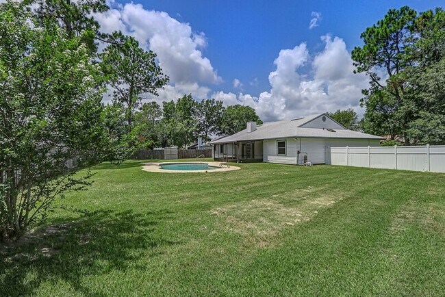 Building Photo - 10855 Mandarin Station Dr W