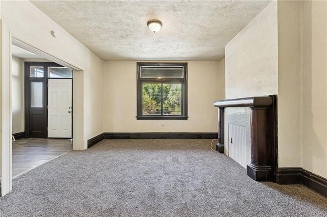 Building Photo - 1250 Blackadore Ave