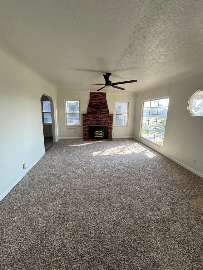 Building Photo - Old Town Charm