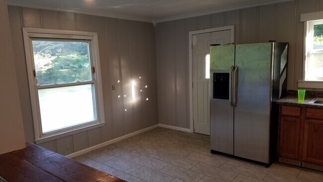 Foto del edificio - 252 Sweetens Cove Rd