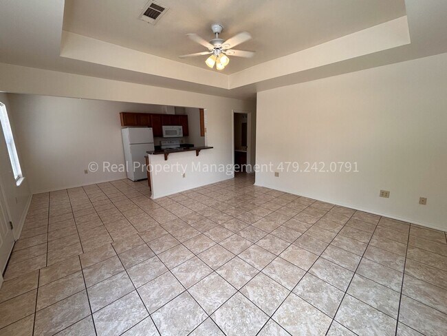 Foto del edificio - Move In Ready!! Cozy 3 Bed 2 Bath Duplex!