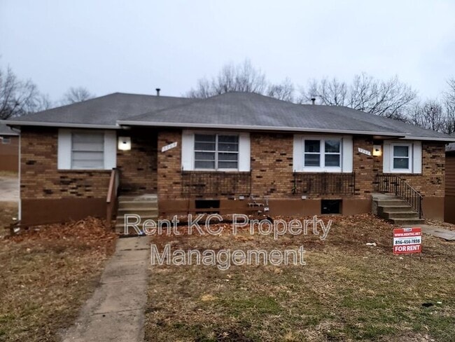 Building Photo - 5703 NE 51st St