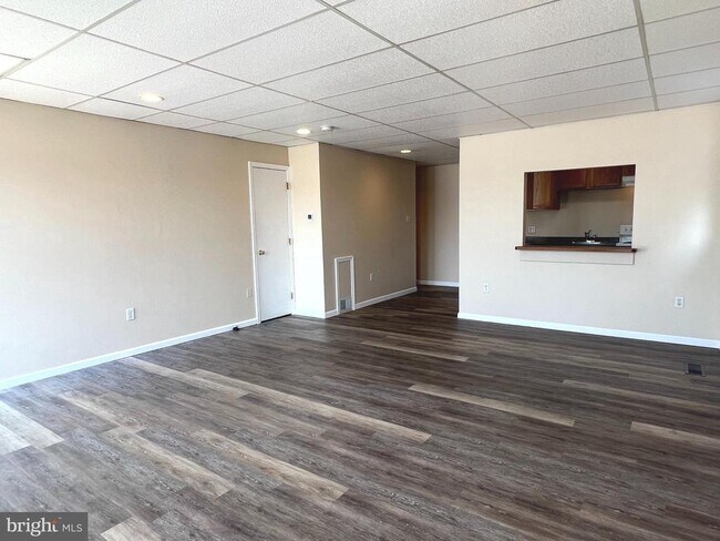Building Photo - 255 E Market St