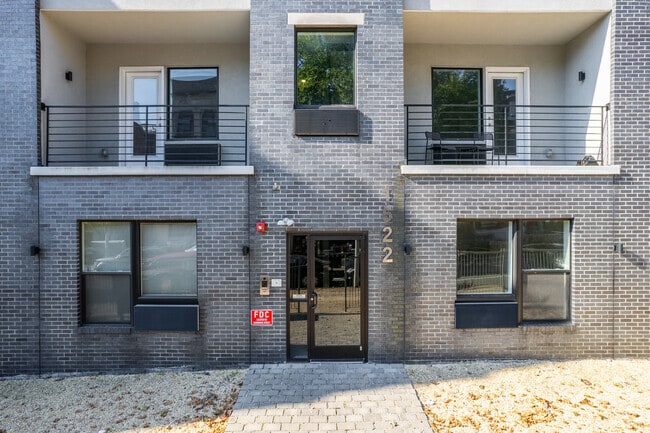 1522 Entrance - Fairmount Square