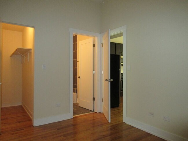 Foto del edificio - 1450 W Barry Ave