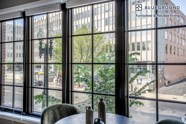 Foto del edificio - 2210 Wisconsin Ave NW