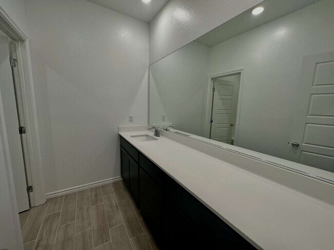 Building Photo - 333 Laurel Peak Dr