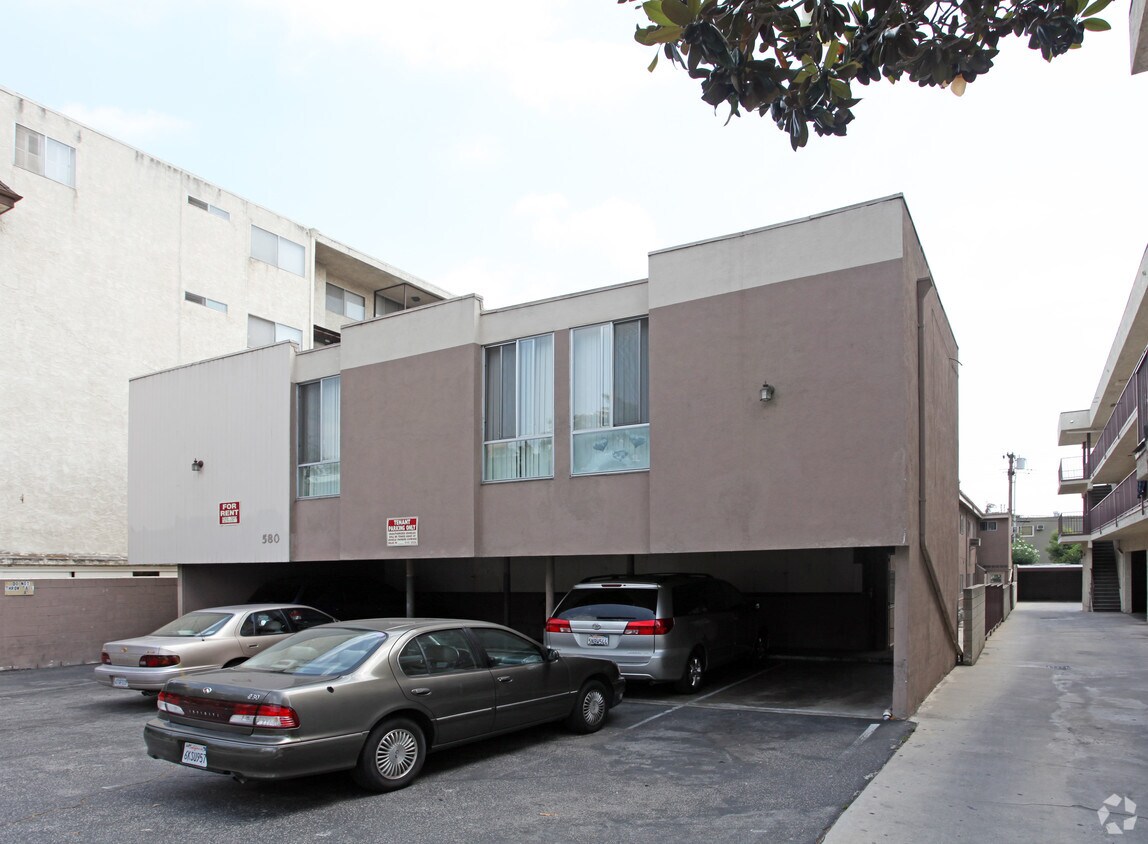 Primary Photo - 580 W Stocker St