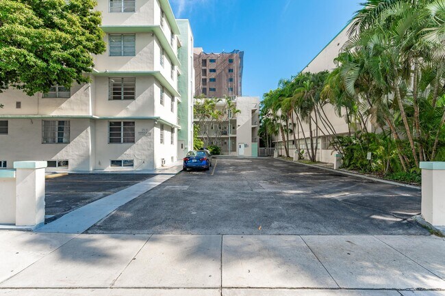 Foto del edificio - 1751 Washington Ave