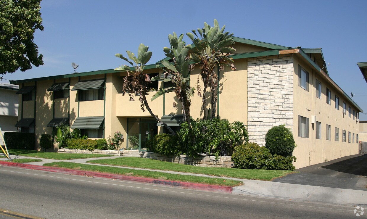 Primary Photo - 10120 Scott Ave