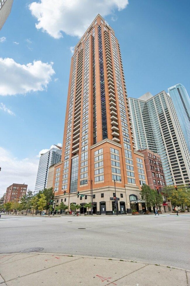 Foto del edificio - 1160 S Michigan Ave