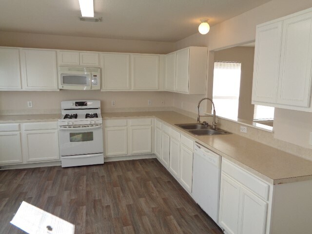 Foto del edificio - 6440 Mountain Pines Ln