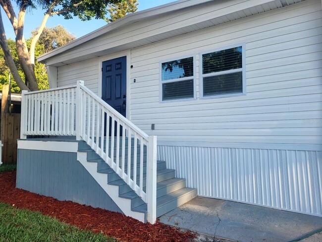 Building Photo - 608 River Village Dr