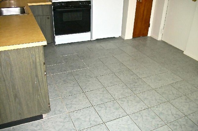 Building Photo - 362 Centre St