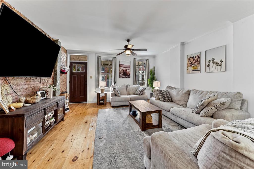 Primary Photo - 131 E Union St