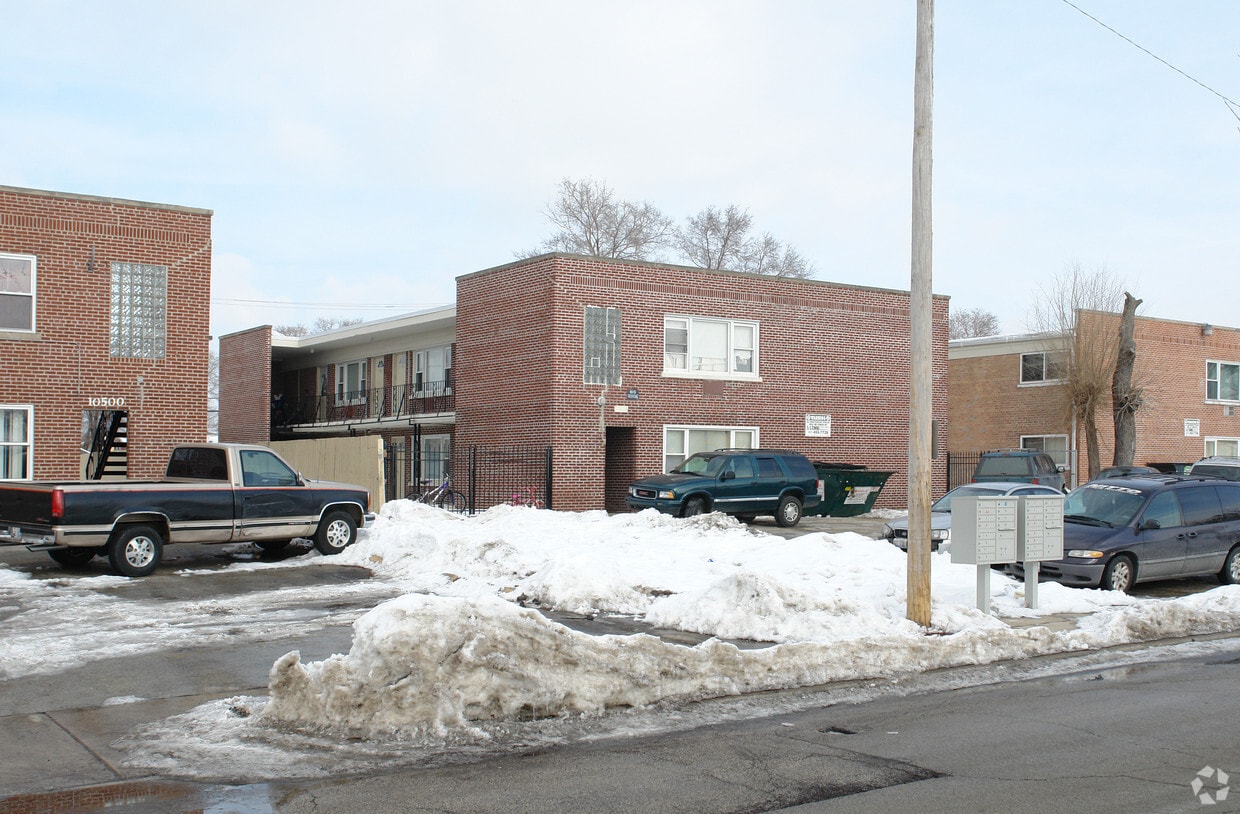 10454 Crown Rd, Franklin Park, IL 60131 Apartments in Franklin Park