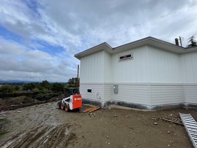 Building Photo - 405 100th Ave NE