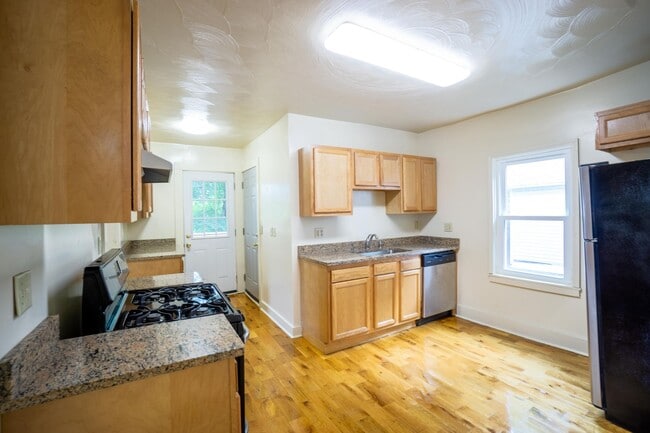 Building Photo - Available 7/1/26 Back Upper Deck Overlooki...