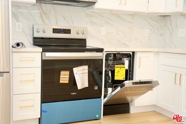 Foto del edificio - 8235 Alcove Ave