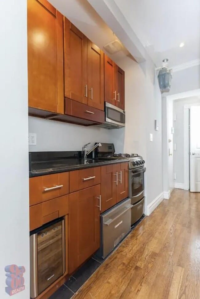 Building Photo - 248 Mott St