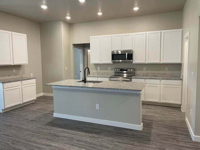 Building Photo - Pre-Leasing July 8th- 4 Bedroom Ready to Rent